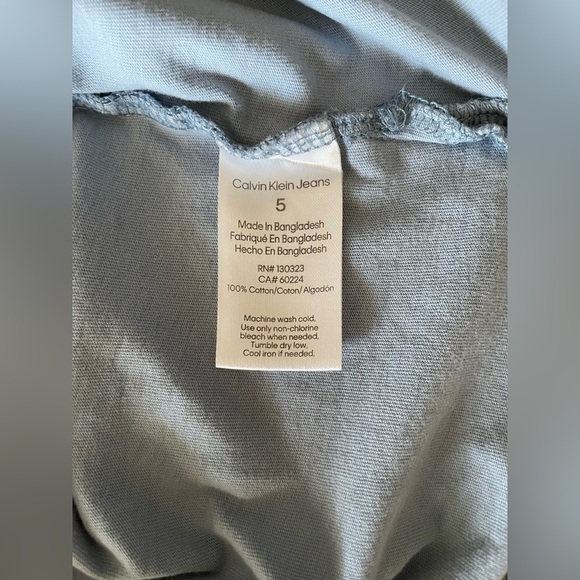 💯 Cotton Calvin Klein Light Blue Polo all over logo with Tan Shorts - Picture 12 of 16